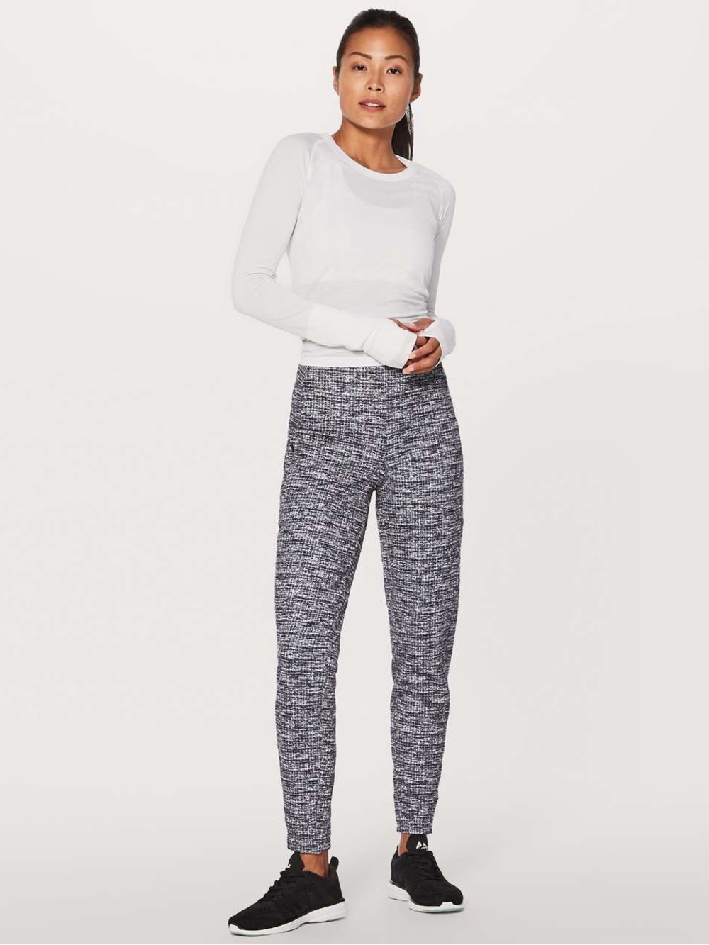 Lululemon Run On Jogger (28")
Ringspun Denim Black White size 6